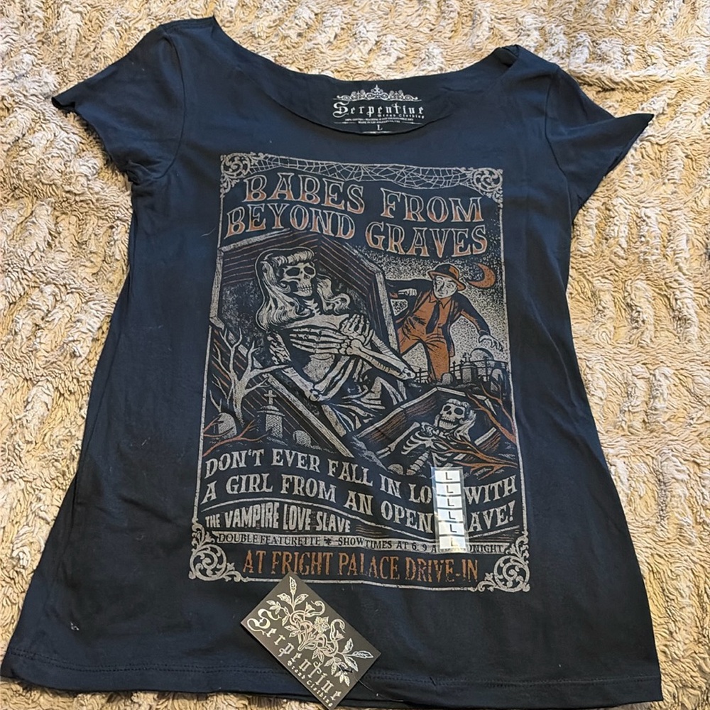 Serpentine Clothing Size L ladies tee